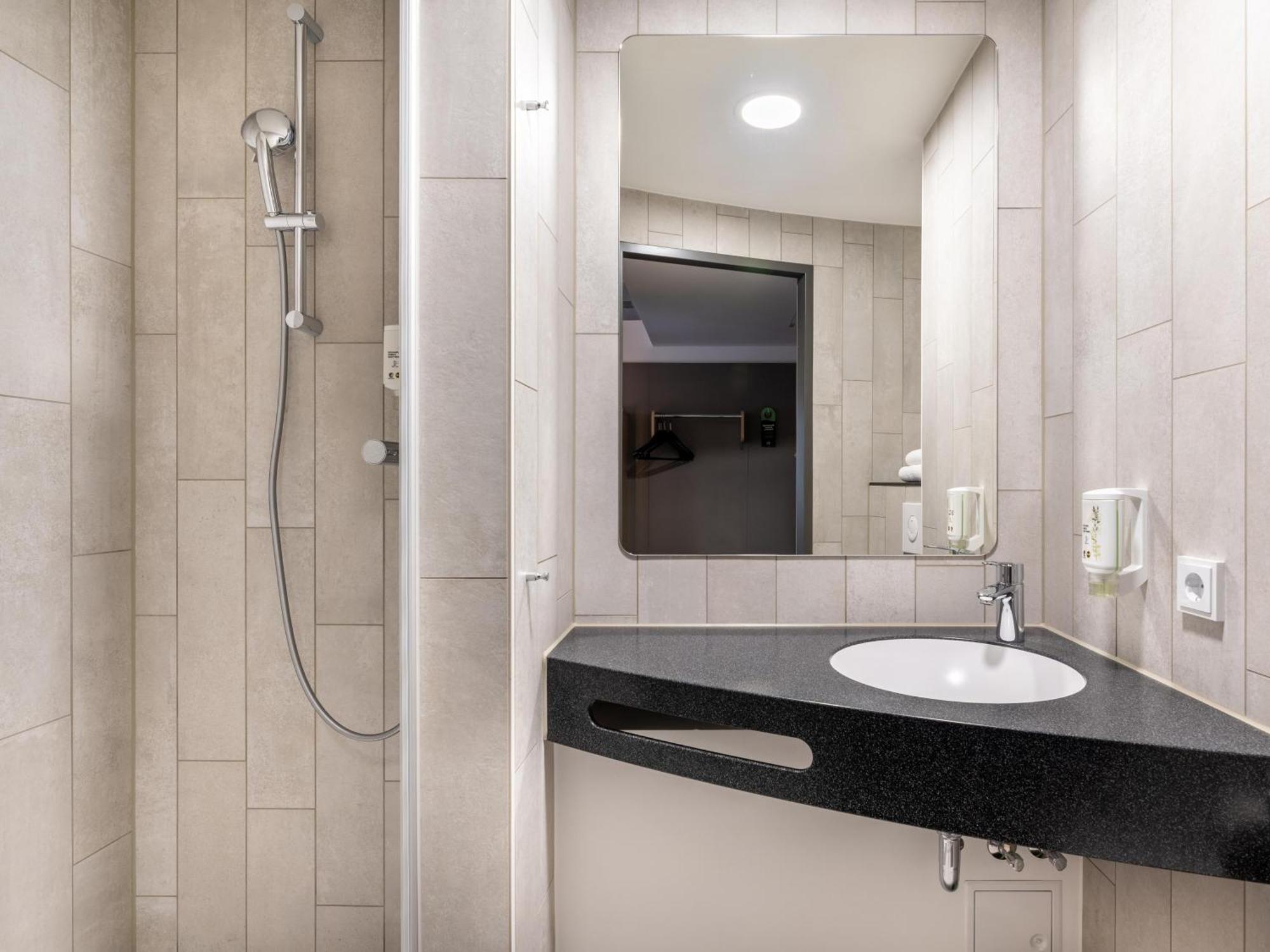 B&B Hotel Wien-St-Marx Bagian luar foto